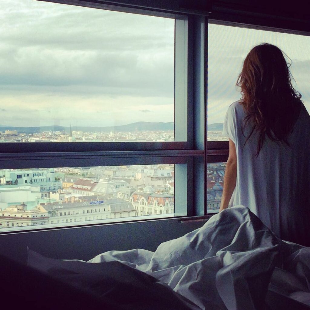 Buen día ! Buen día !  despertando! ...