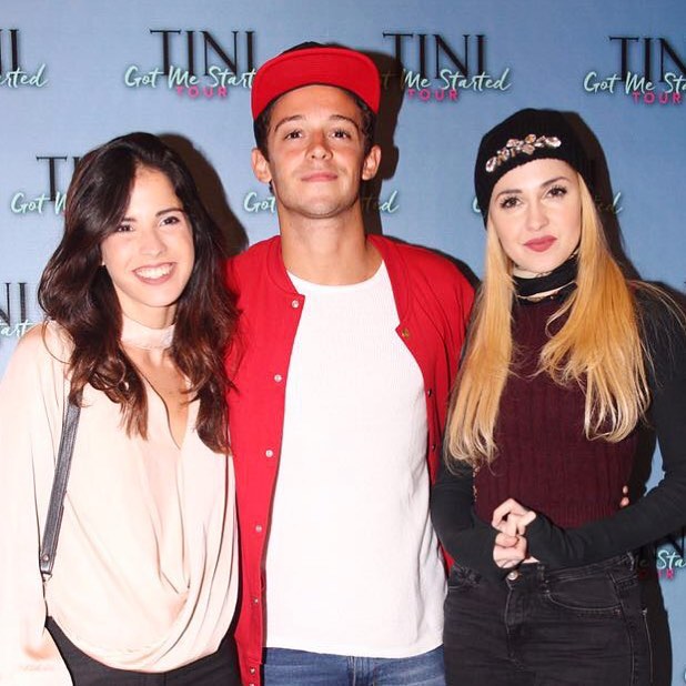 Este equipo fue a bancar a @tinitastoessel esta noche al gran rex! Que manera de...
