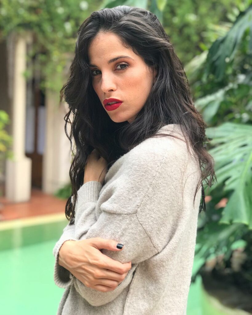 Buenas buenas ! Hola lunes ! Estamos a puro shooting con la bomba de @anitathoma...