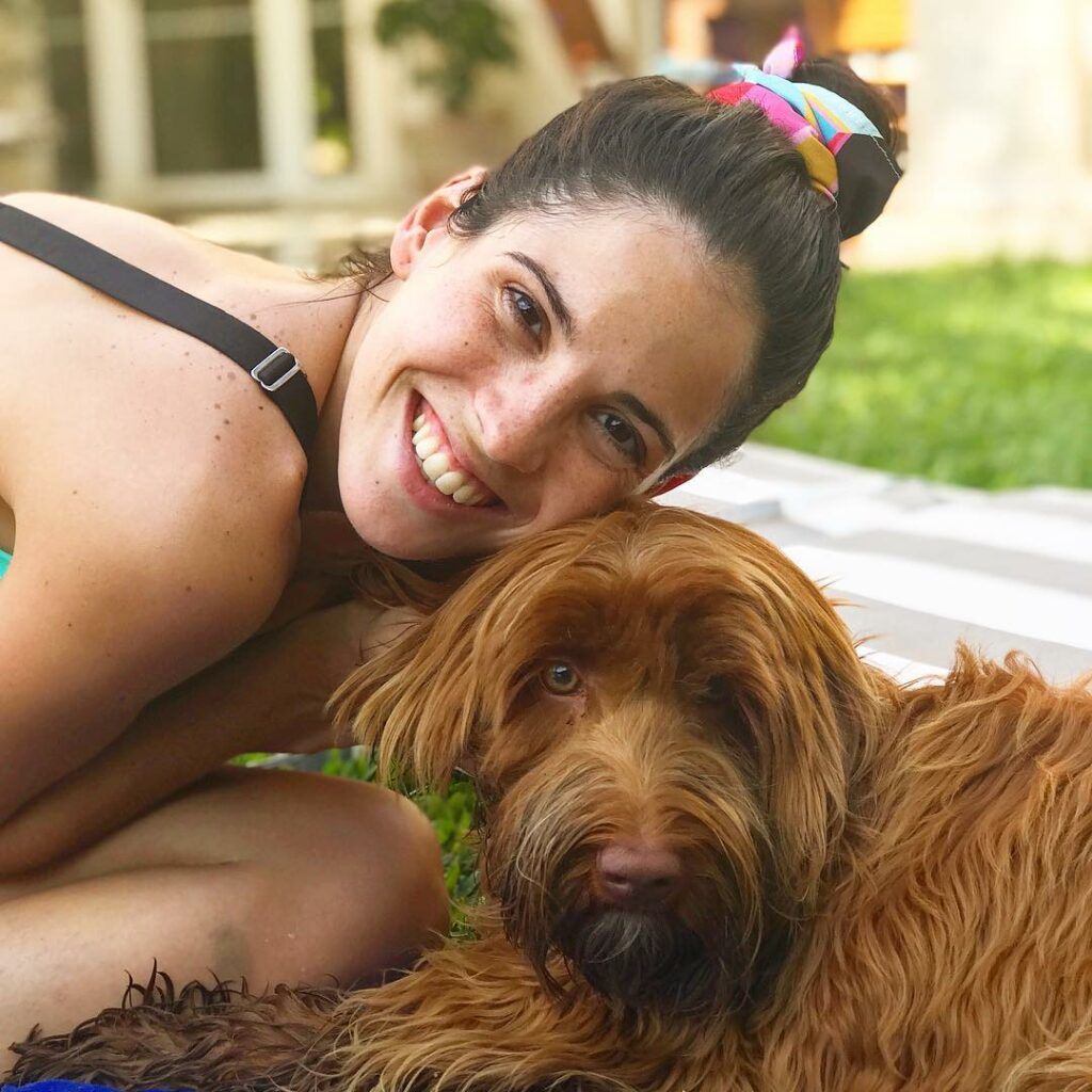Una tarde con amigas a pura pileta ! Encontré este lindo perro  #Simba @pulidema...