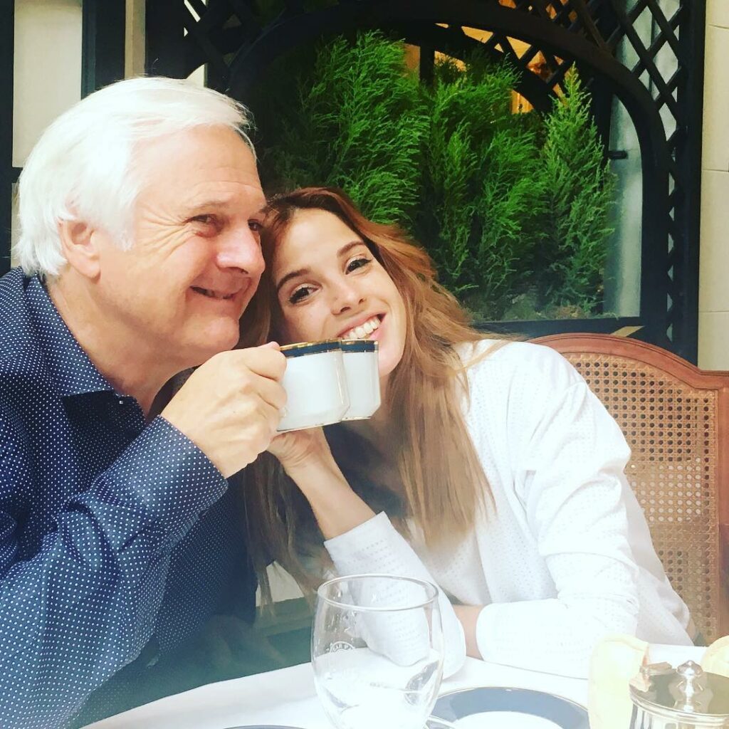 Desayunado con el papi!  así ando yo!...