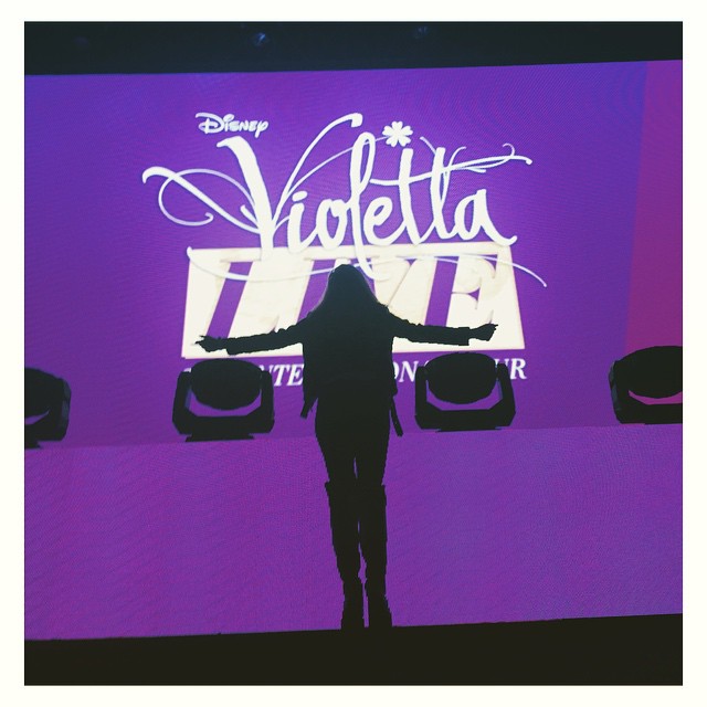 Buen día Bogotá ! Hoy se viene #ViolettaLiveBogota  están listos?...