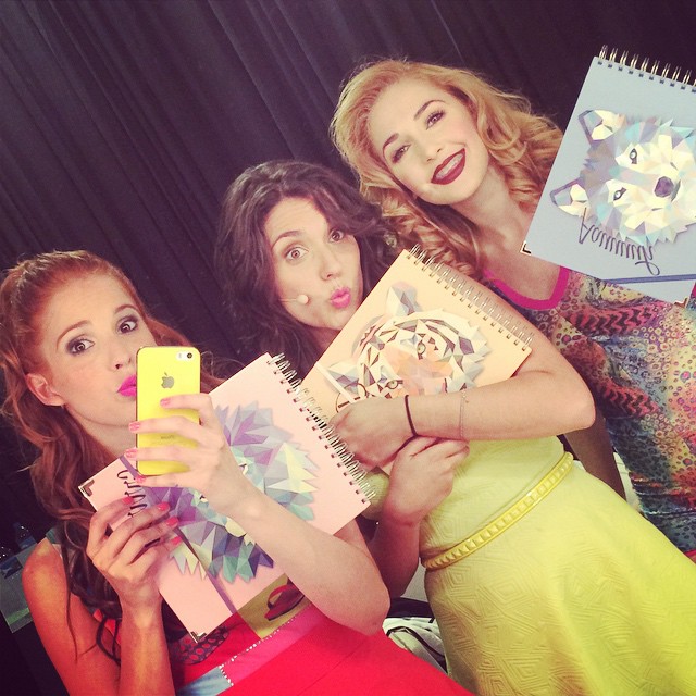 Listas para escribir esta gira en estos lindos cuadernos ! Gracias @thegraphicma...