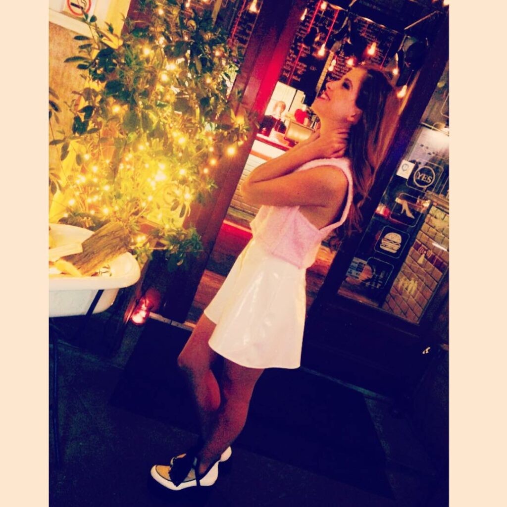 Y así terminamos en Budapest !!!Con look total by @hadaclothes @miuxshoes  styli...
