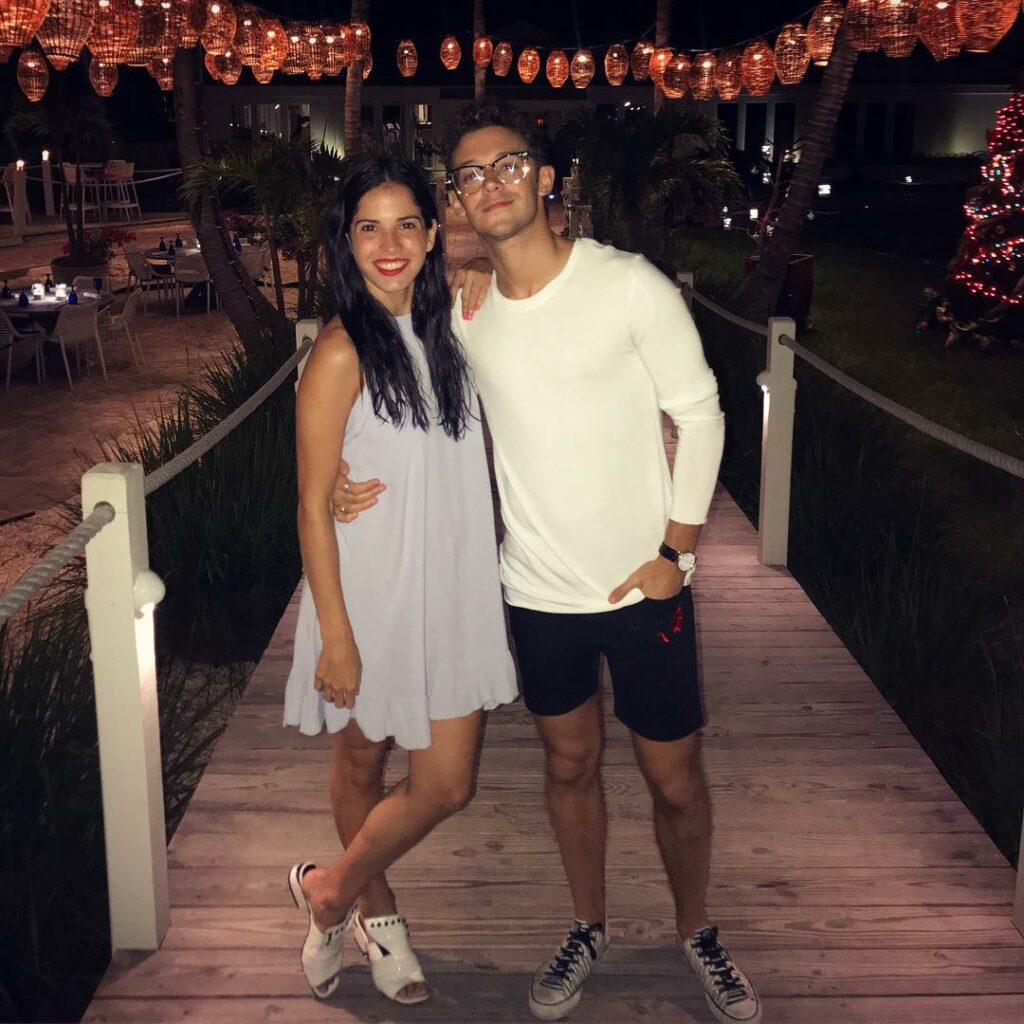 Cande Molfese: Una Navidad diferente Pero me encanta porque estamos juntos @ruggeropasquarelli… Una Navidad diferente Pero me encanta porque estamos juntos @ruggeropasquarelli...