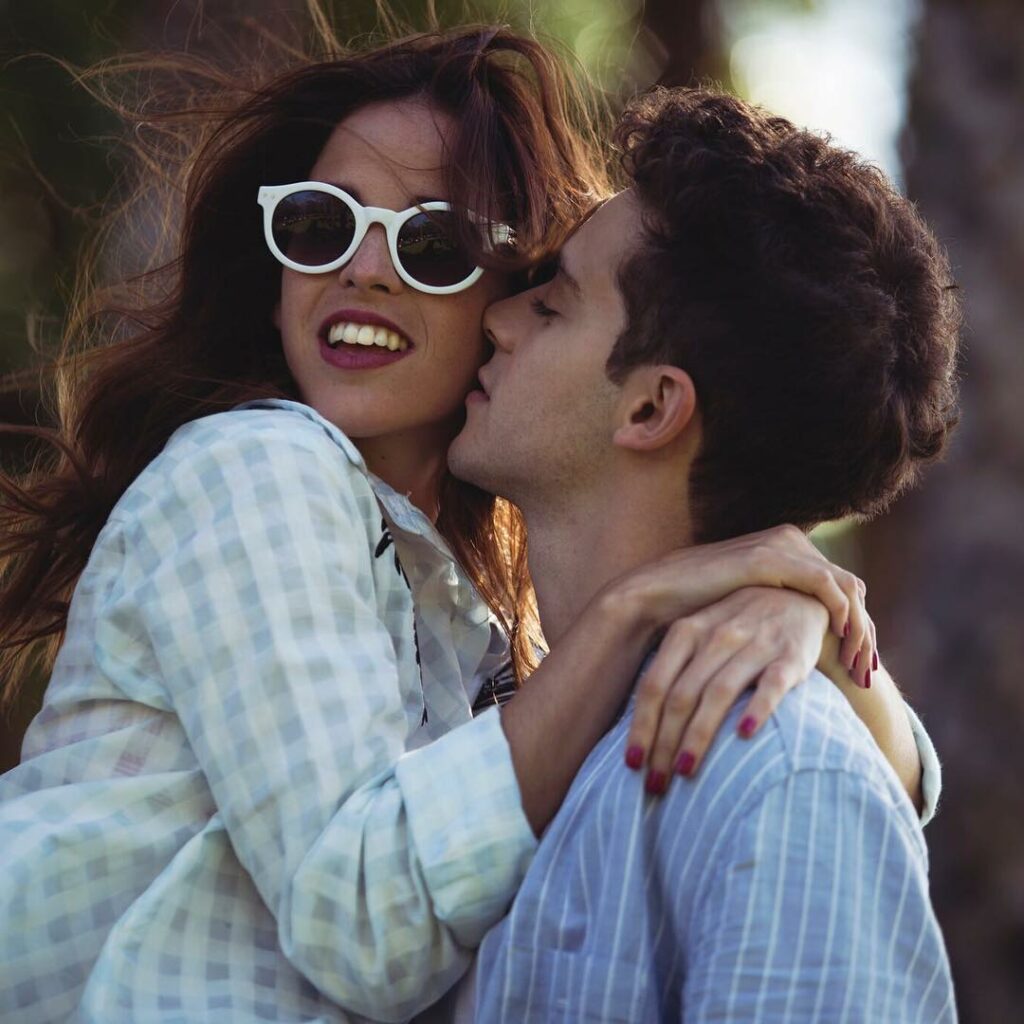 Buen día amigos!  en un rato nada más... Nuevo vídeo de #Ruggelaria !  @anitatho...