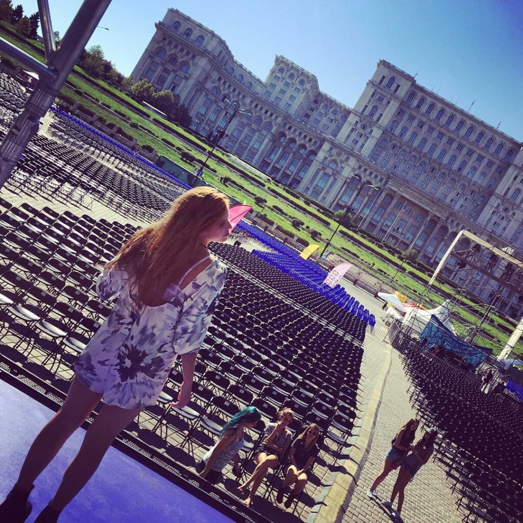 Se viene se viene #Violettalive  look @guillerminaregalado styling @jofisima #ca...