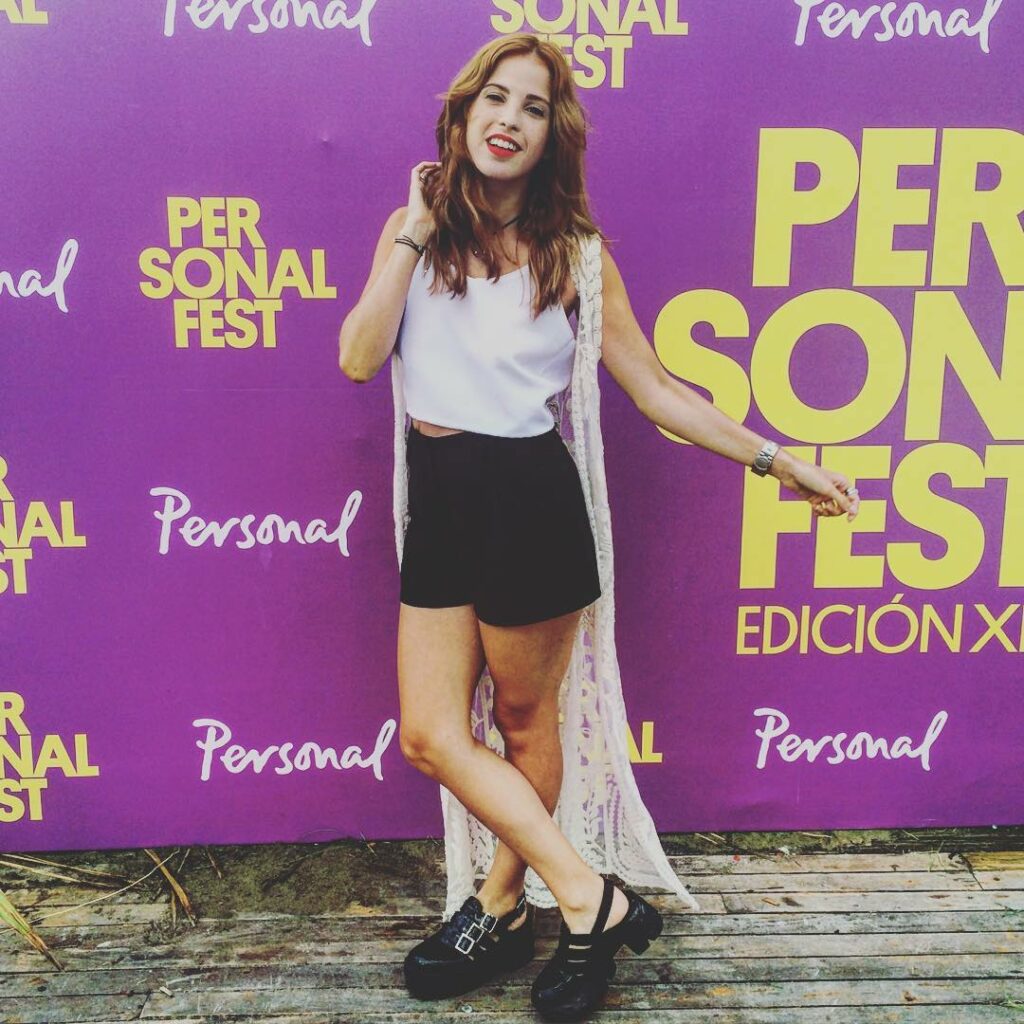 Pasando por el parador #DestinoArena con look total @muaaoriginal by @jofisima ...