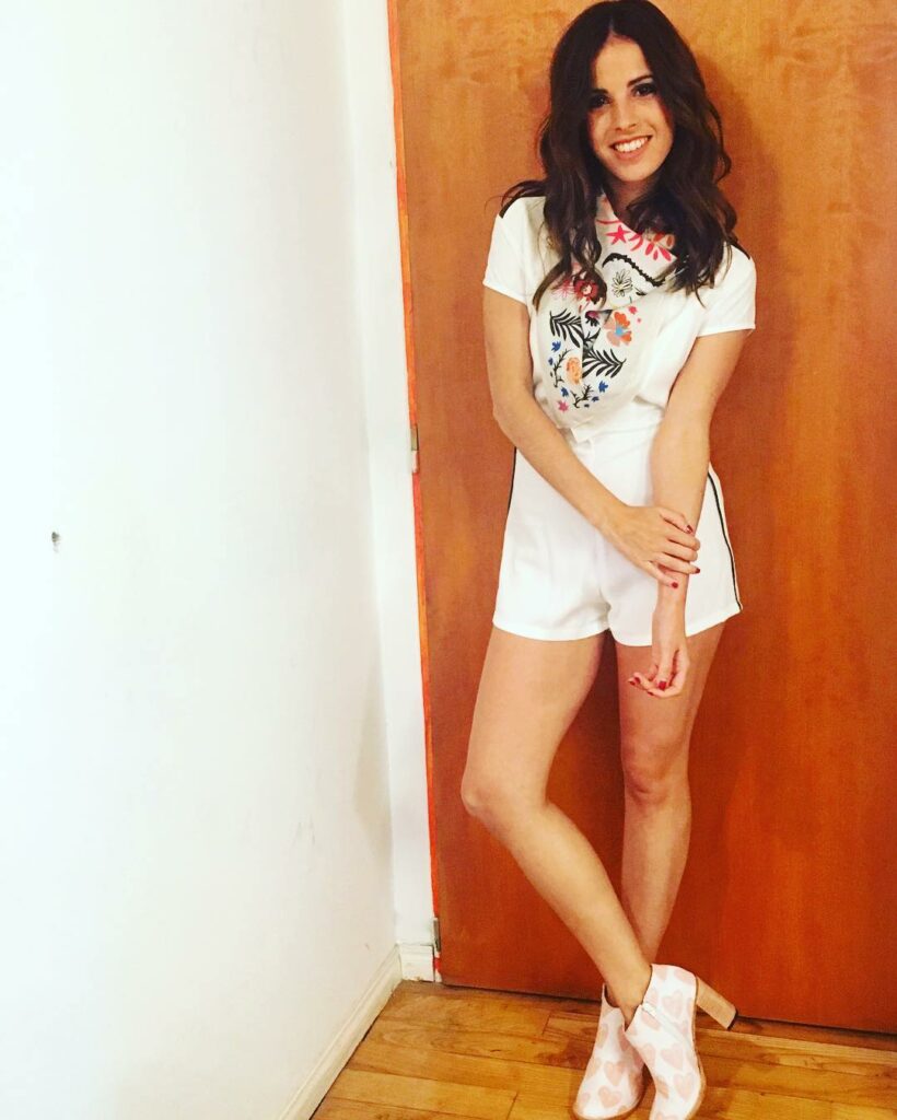 Programon el de hoy  en fansenvivo.tv  look total @delaostiadesign @miuxshoes ...
