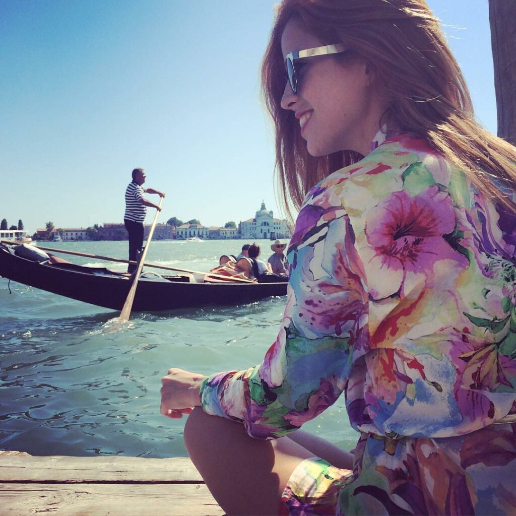 Disfrutando de este día de sol!!!!  hola amigos !!!!!! Soy feliz ! Día libre y a...