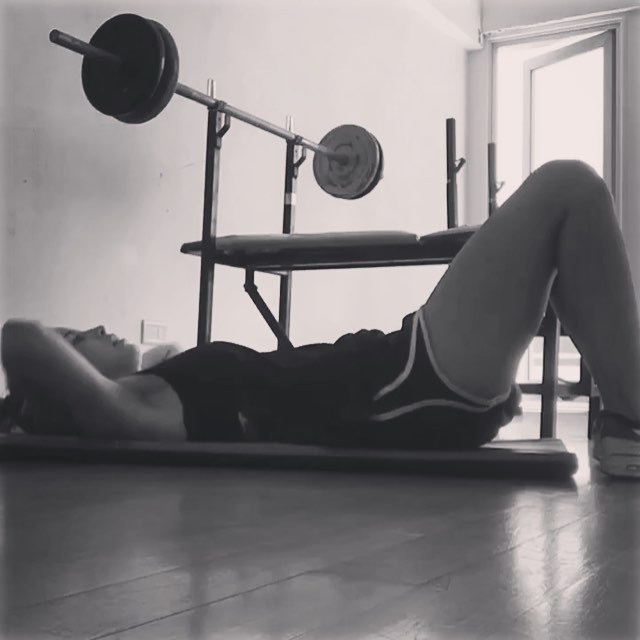 Buen día amigos !  hoy se arranca así !  abdominales time !  a...