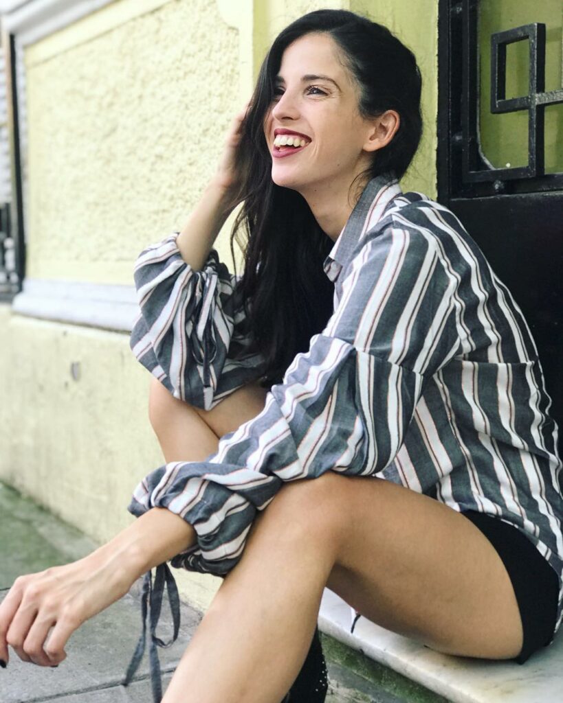 Arrancamos el viernes a pura sonrisa  Se viene un finde mega mega largo y eso me...