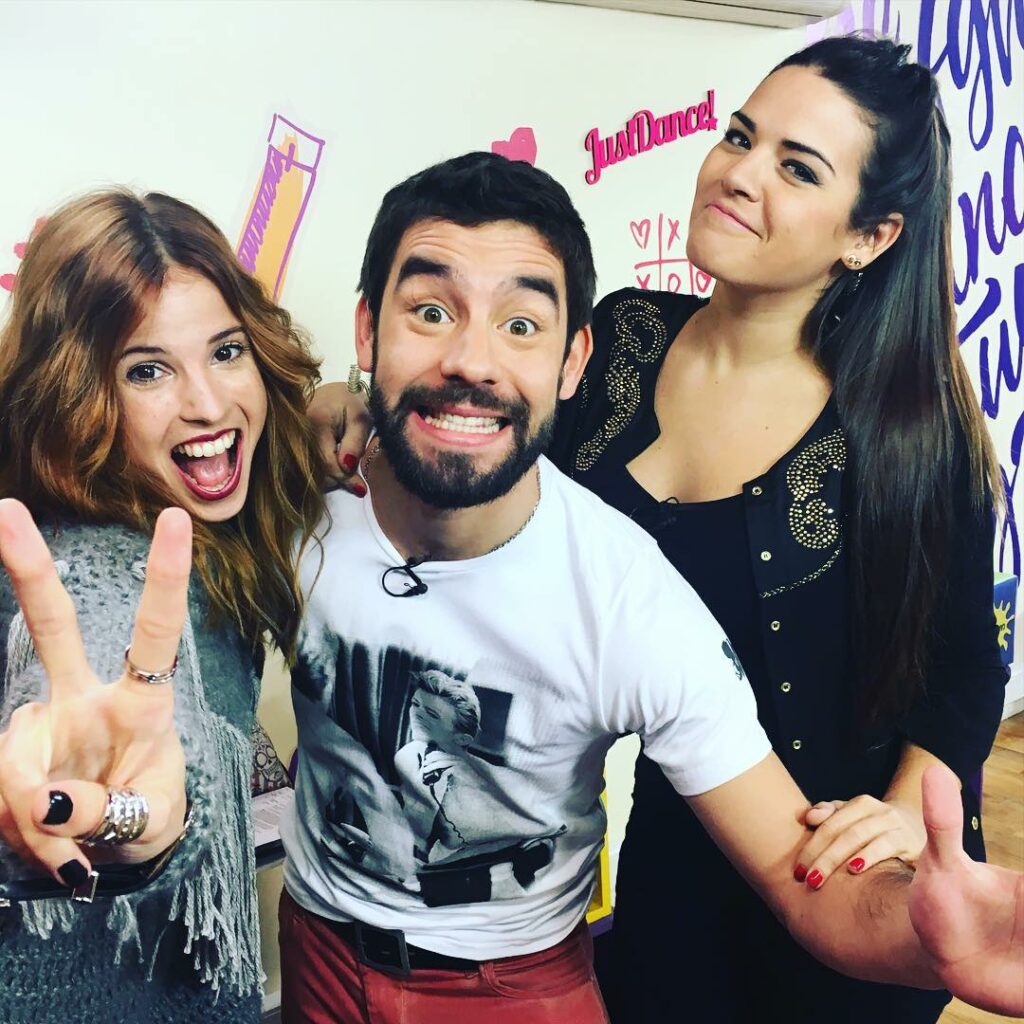 Nosotros ya estamos listos para el programa de hoy! Míranos en fansenvivo.tv ...