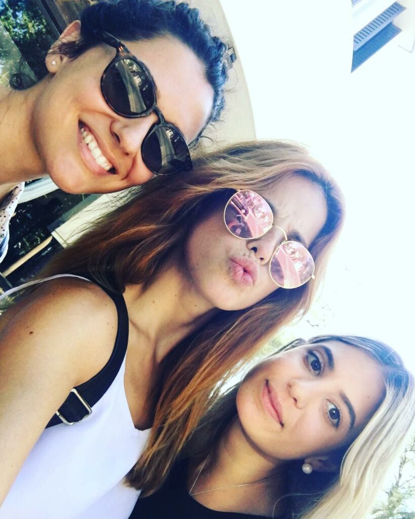 Yo con estas dos soy feliz ! @barbaritaj @soyalbariconavarro ...