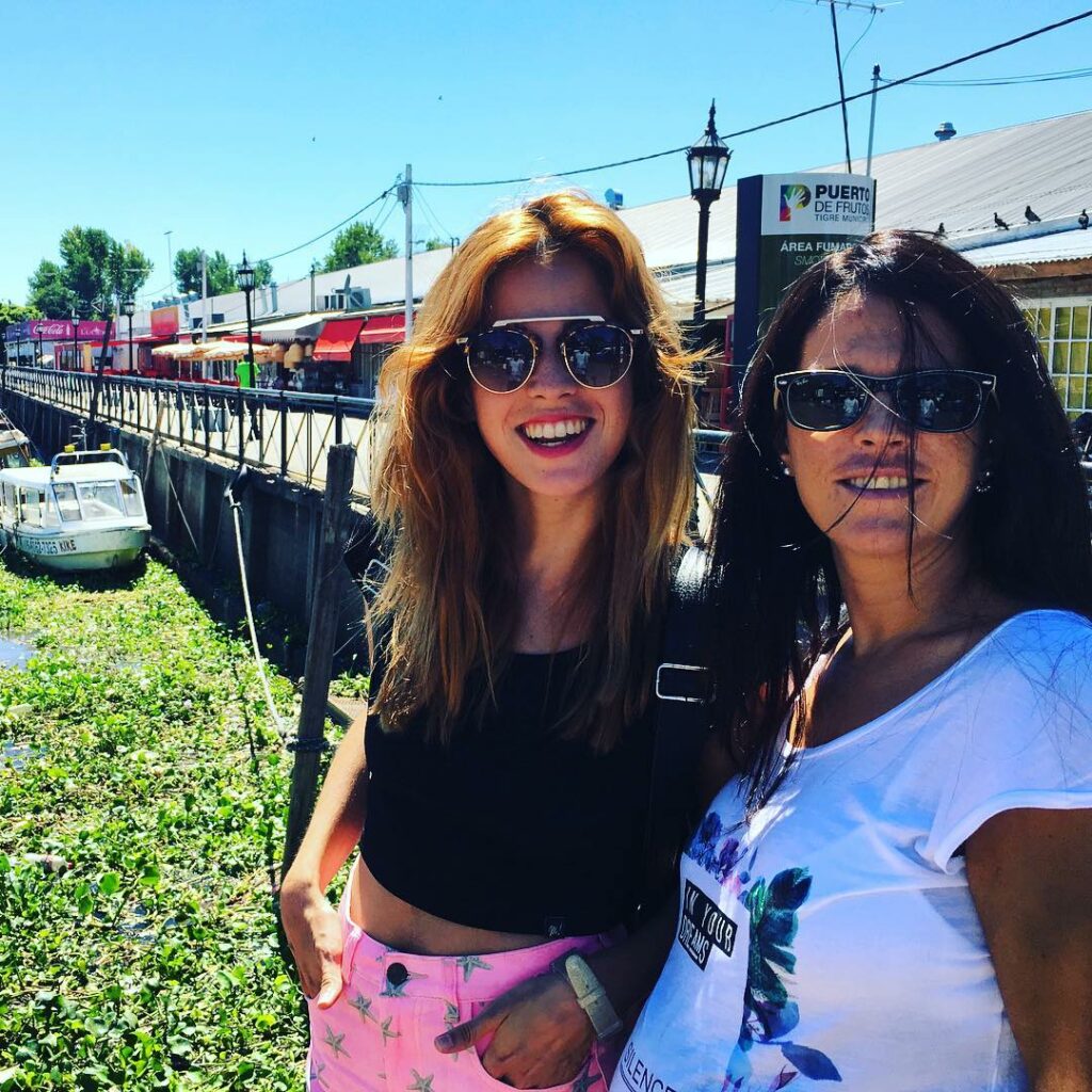 Sábado con ella !  #hermanas que opinan ¿nos parecemos?...