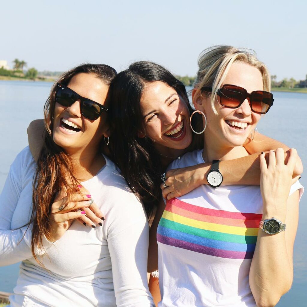 Aiiii ellas  porque las amigas de mis amigas son mis amigas !  Me gusta mucho es...