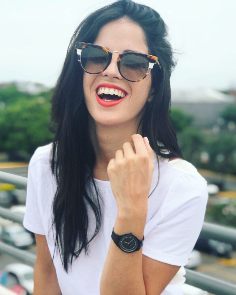 Cande Molfese: Me río de Janeiro porque ya no falta nada para las VA CA CIO NES (La mina jura … Me río de Janeiro porque ya no falta nada para las VA CA CIO NES (La mina jura ...