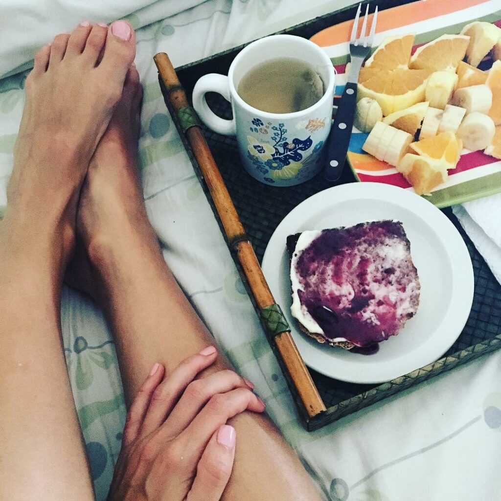 Buen día !  con este día gris se desayuna en la cama ! ...