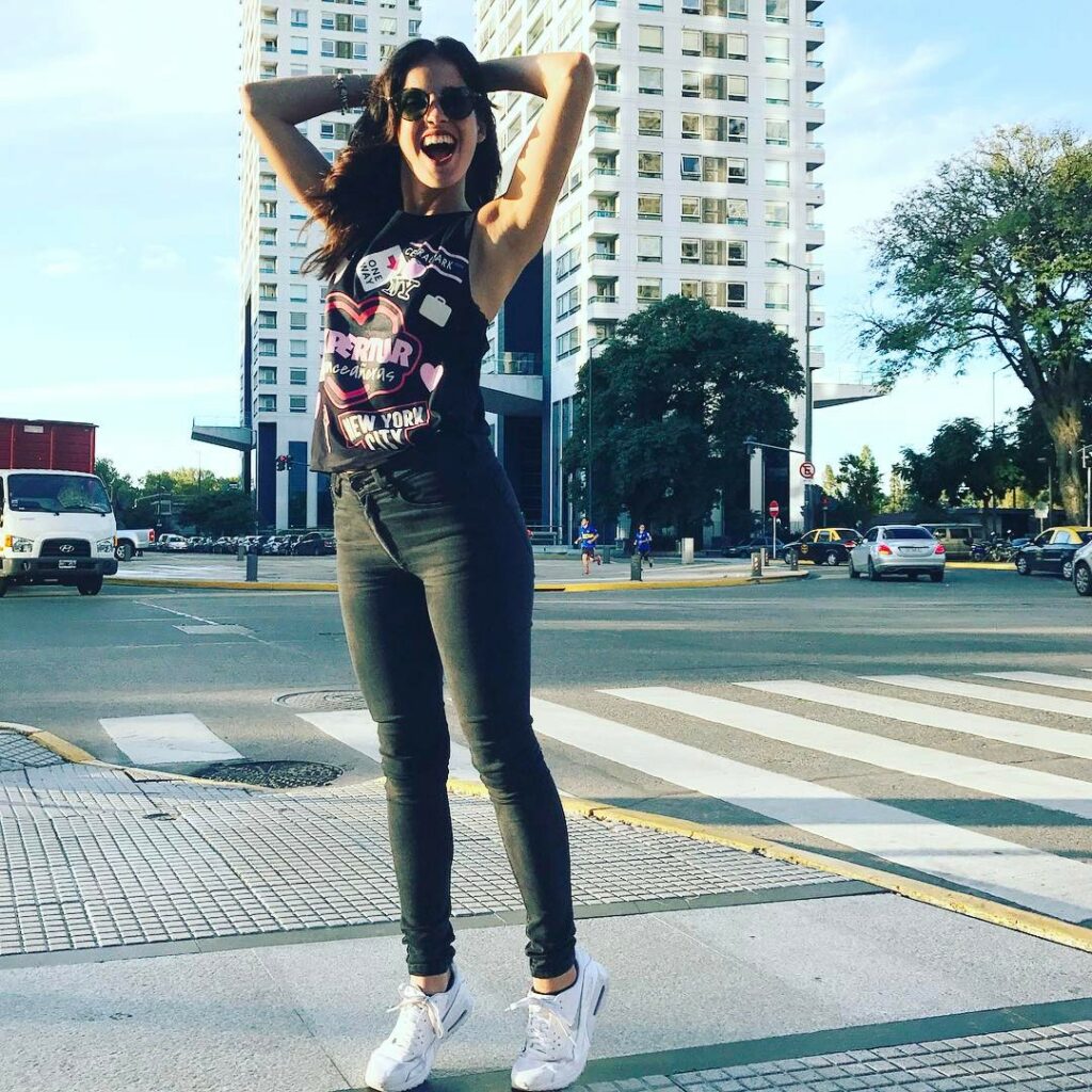 Cande Molfese: ¡Que linda sos Buenos Aires!
Hoy estuve por Puerto Madero en el evento de @expe… ¡Que linda sos Buenos Aires!
Hoy estuve por Puerto Madero en el evento de @expe...