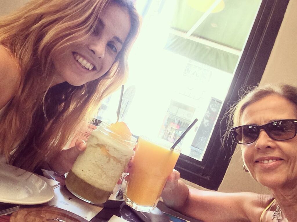 Brindando con la mamá más linda ! ...