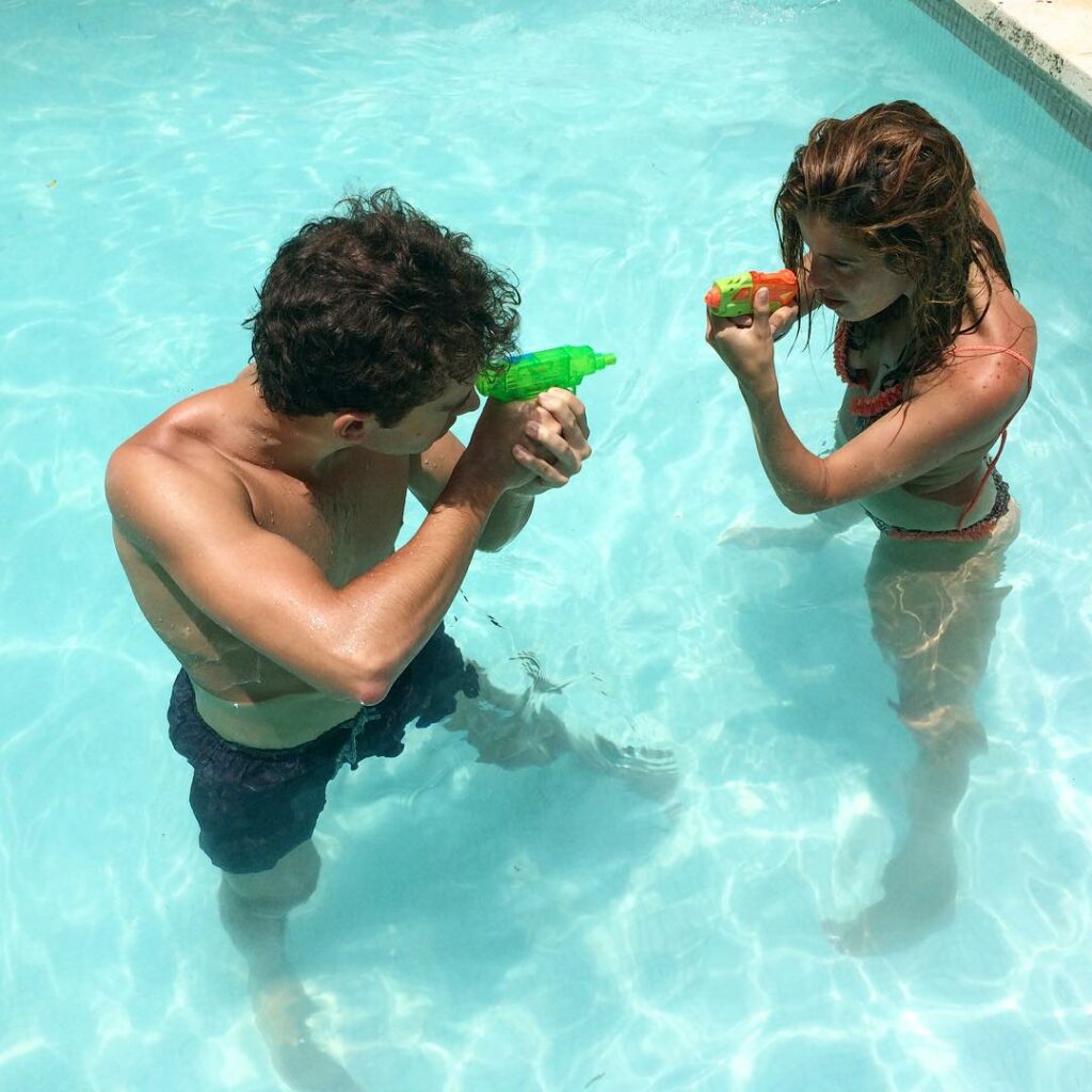 Lucha piletera con el más hermoso @ruggeropasquarelli ...