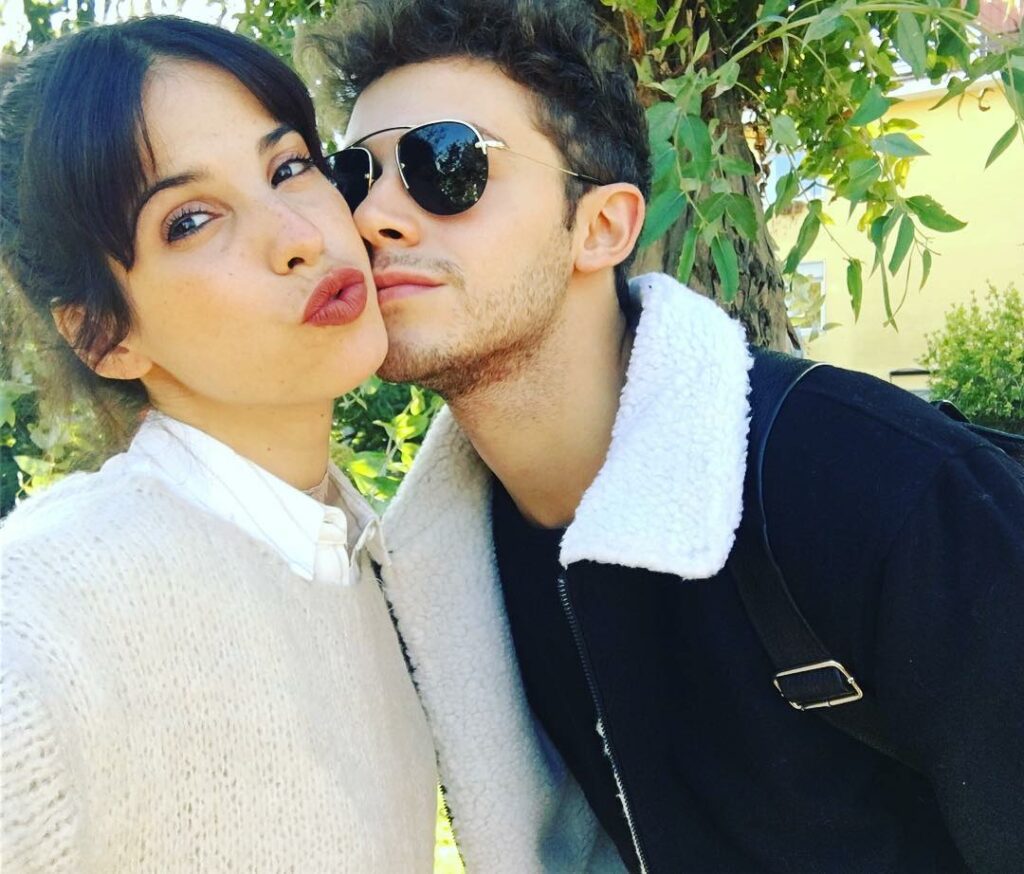 Y nosotros nos vamos despidiendo de ! Hoy acá mañana allá... que loco no?! Buen ...