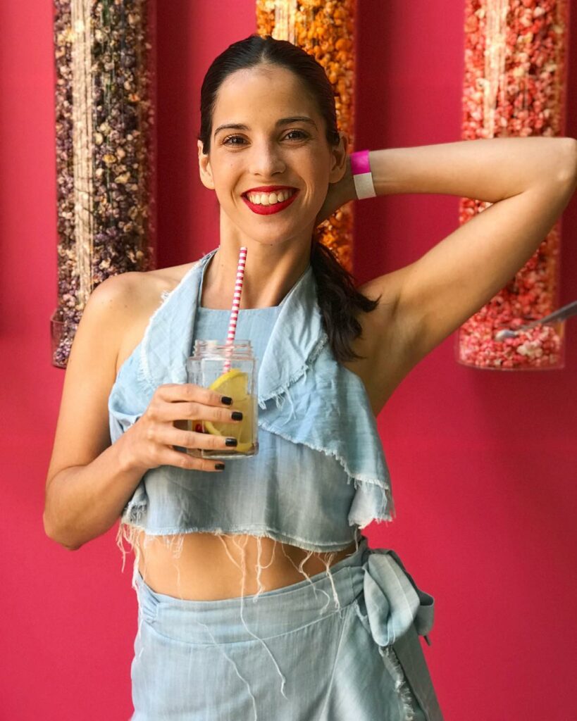 Cande Molfese: Hola amigos !!!! Hoy es sábado y eso me encanta !!! Hay nuevo video!!! Lo viero… Hola amigos !!!! Hoy es sábado y eso me encanta !!! Hay nuevo video!!! Lo viero...
