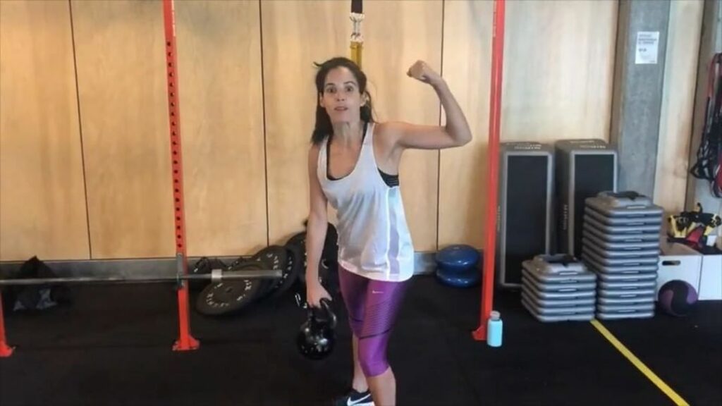 Y se arranca el 🅛🅤🅝🅔🅢 con TODA  Hoy le metí al gym tempranito y se me ocurrió ha...