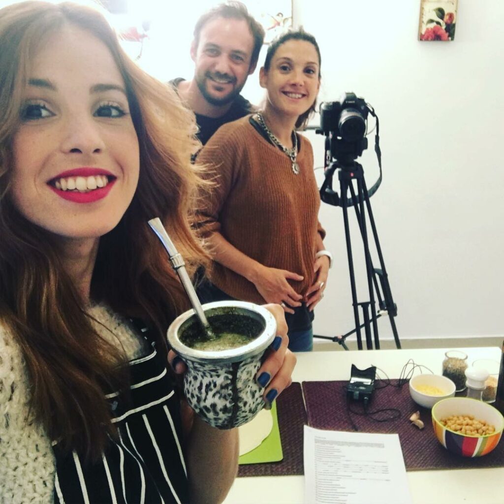 Iniciando mañana grabando ! @coumolfese @manucastineyras #LoLo  nuevos vídeos ! ...