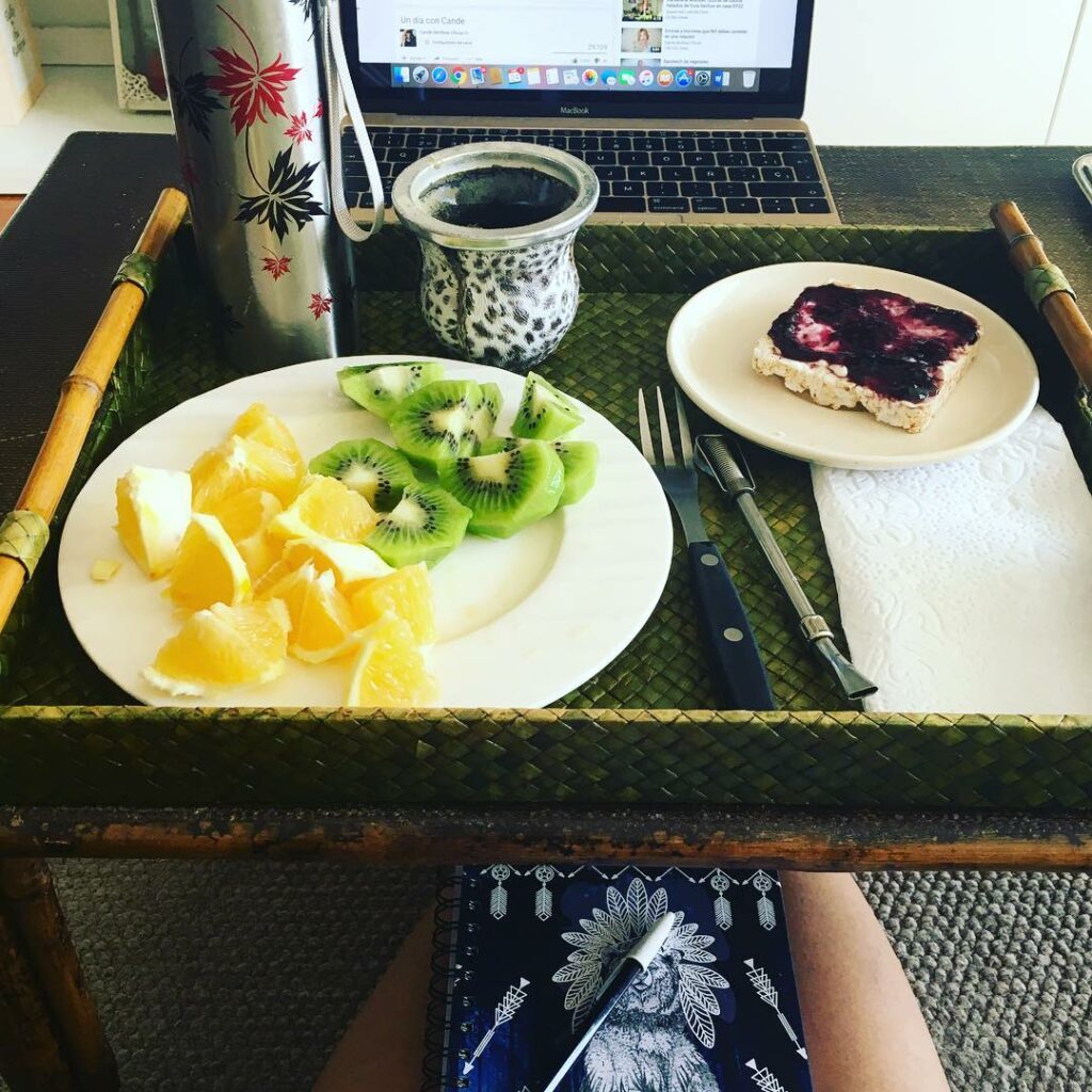 Feliz domingo! Buen día! Arrancó mañana leyendo sus mensajes, escribiendo nuevas...