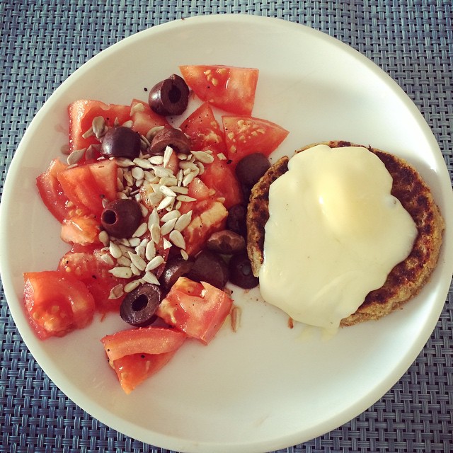 Mi almuerzo rápido y sano del día de la fecha es... Hamburguesa de garbanzos con...