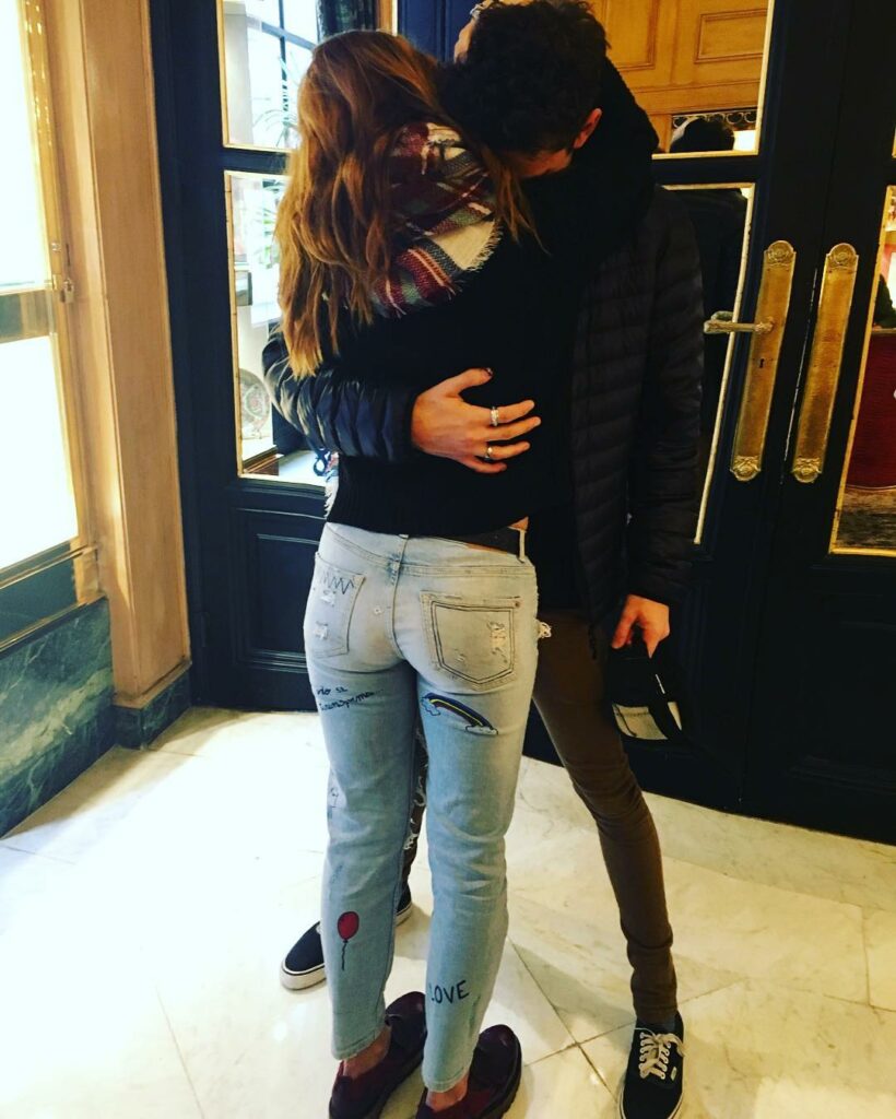 El abrazo más lindo @ruggeropasquarelli  los jean más cancheros intervenidos por...