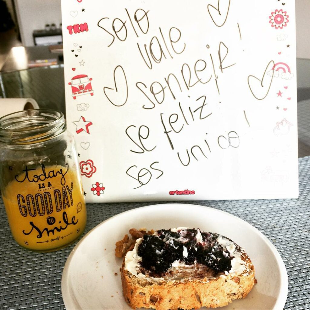 Buen día amigos !  hoy me levante tarde, y me estoy yendo a un almuerzo... Pero ...