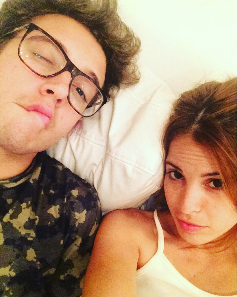 Buen día !  nuestras caras de ¡Hola Domingo! Qué hacen ???...