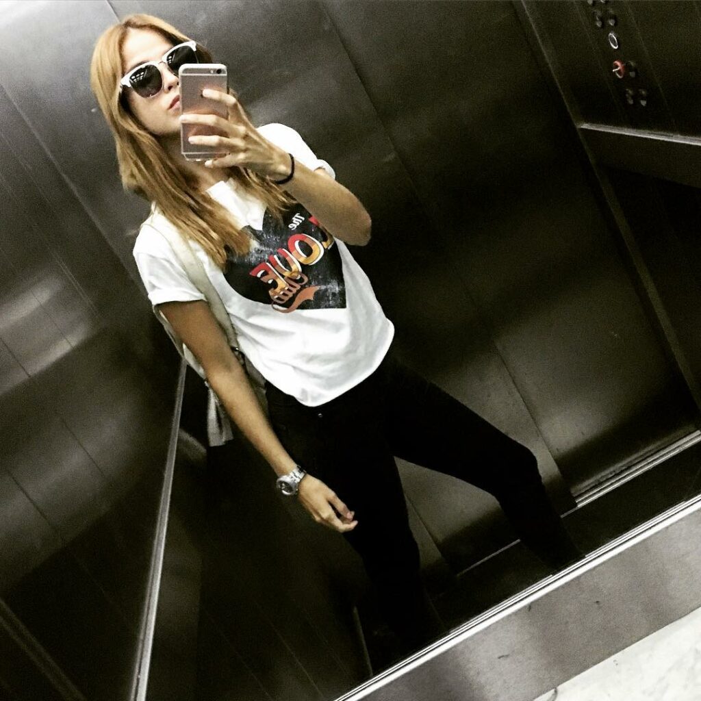 Buen día ! Ya lista para arrancar este día con lookete de @muaaoriginal ...