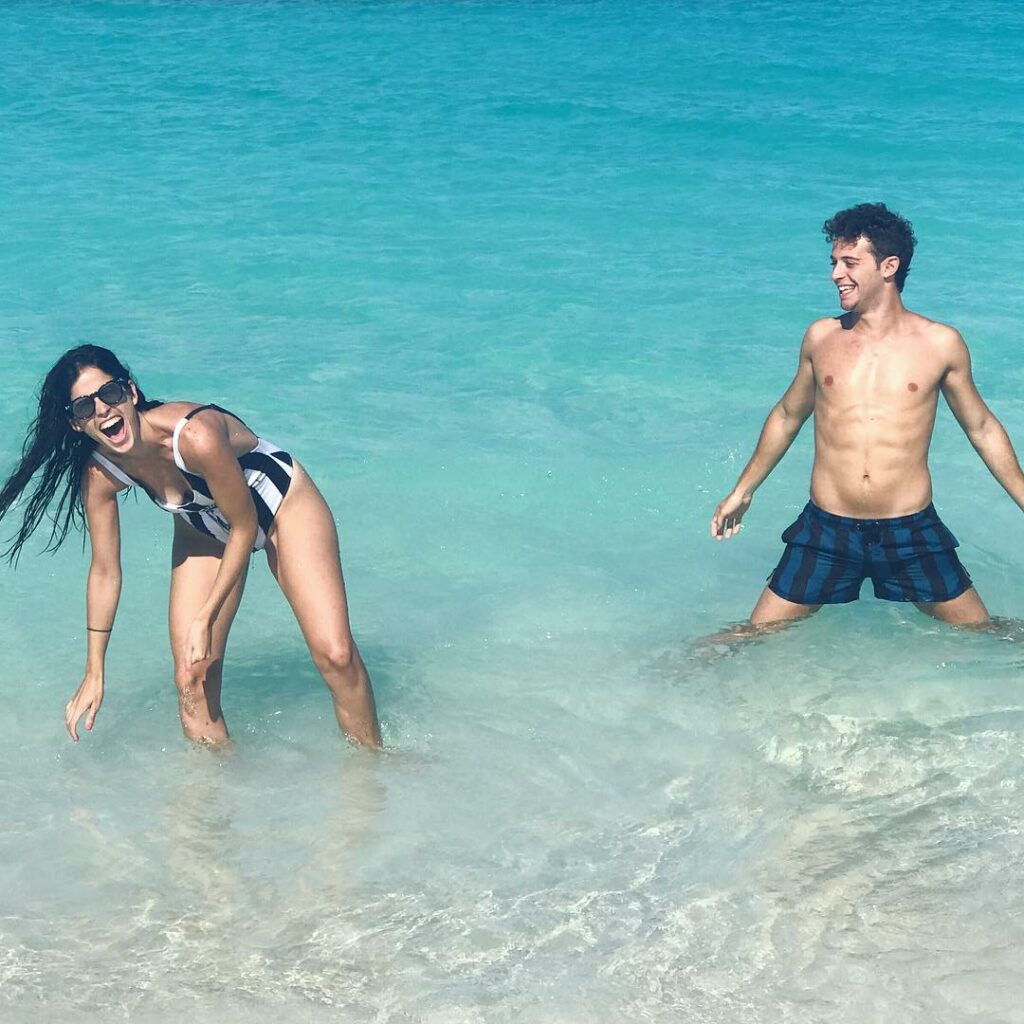Así siempre !  Risa tras risa !  Te amo mi pichonchino @ruggeropasquarelli  En e...