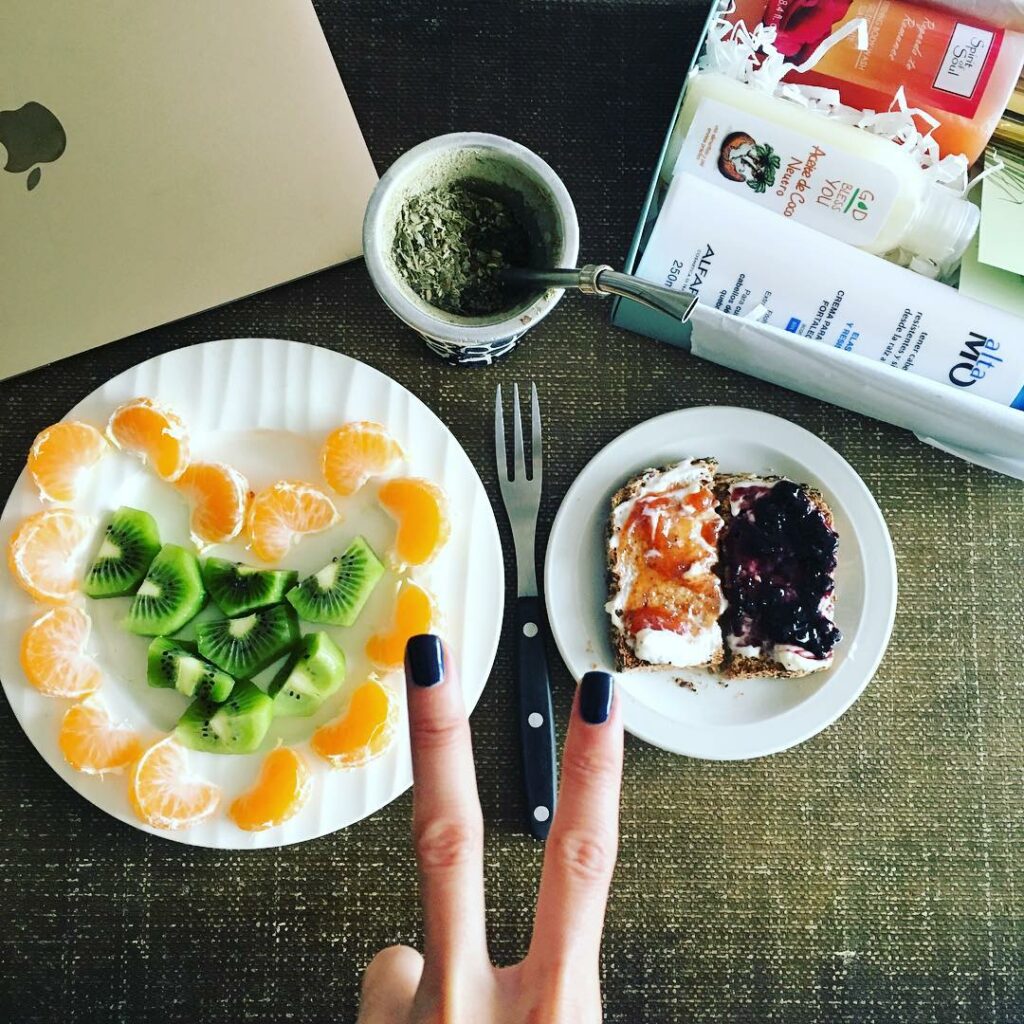 Buen día! nada mejor que amanecer y desayunar rico y sano! #almabox ...