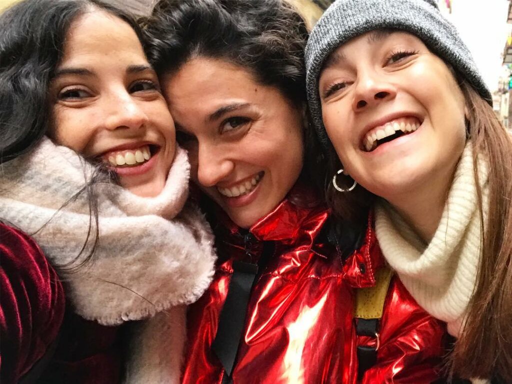 Que lindo pasear x Madrid con dos amigas que amo @soyalbariconavarro @clarialons...