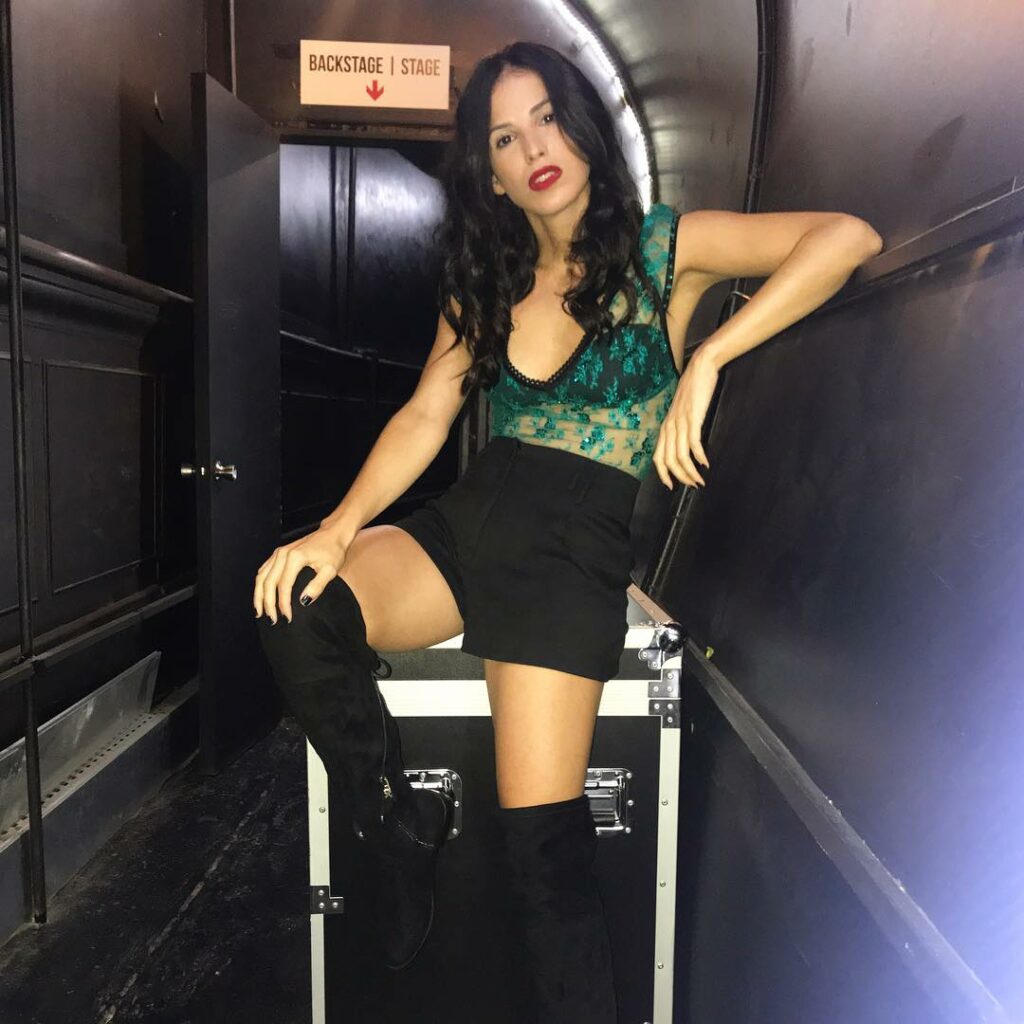 Así ahora mismo ! Lista para salir a  en el show de la genia de @rochi_igarzabal...
