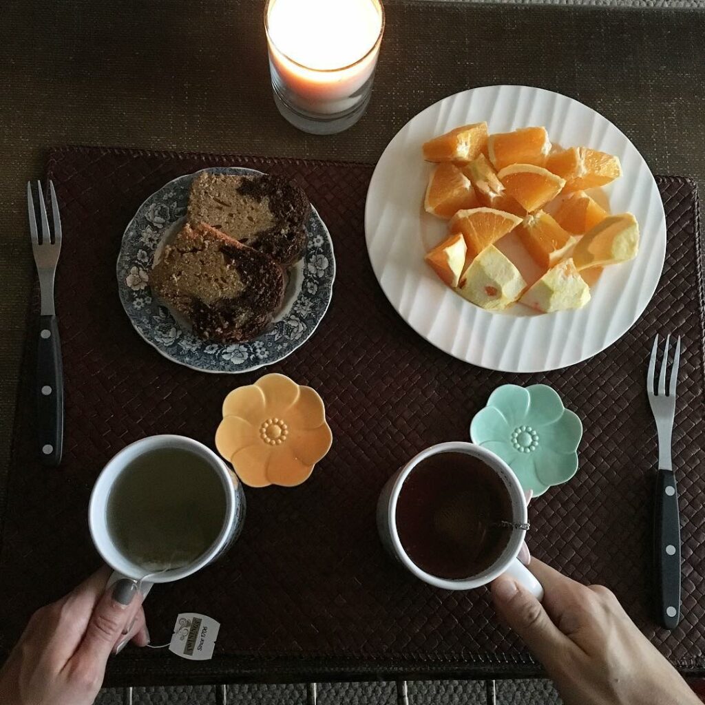 Nosotros disfrutando el domingo así  un rico tecito @ruggeropasquarelli ...