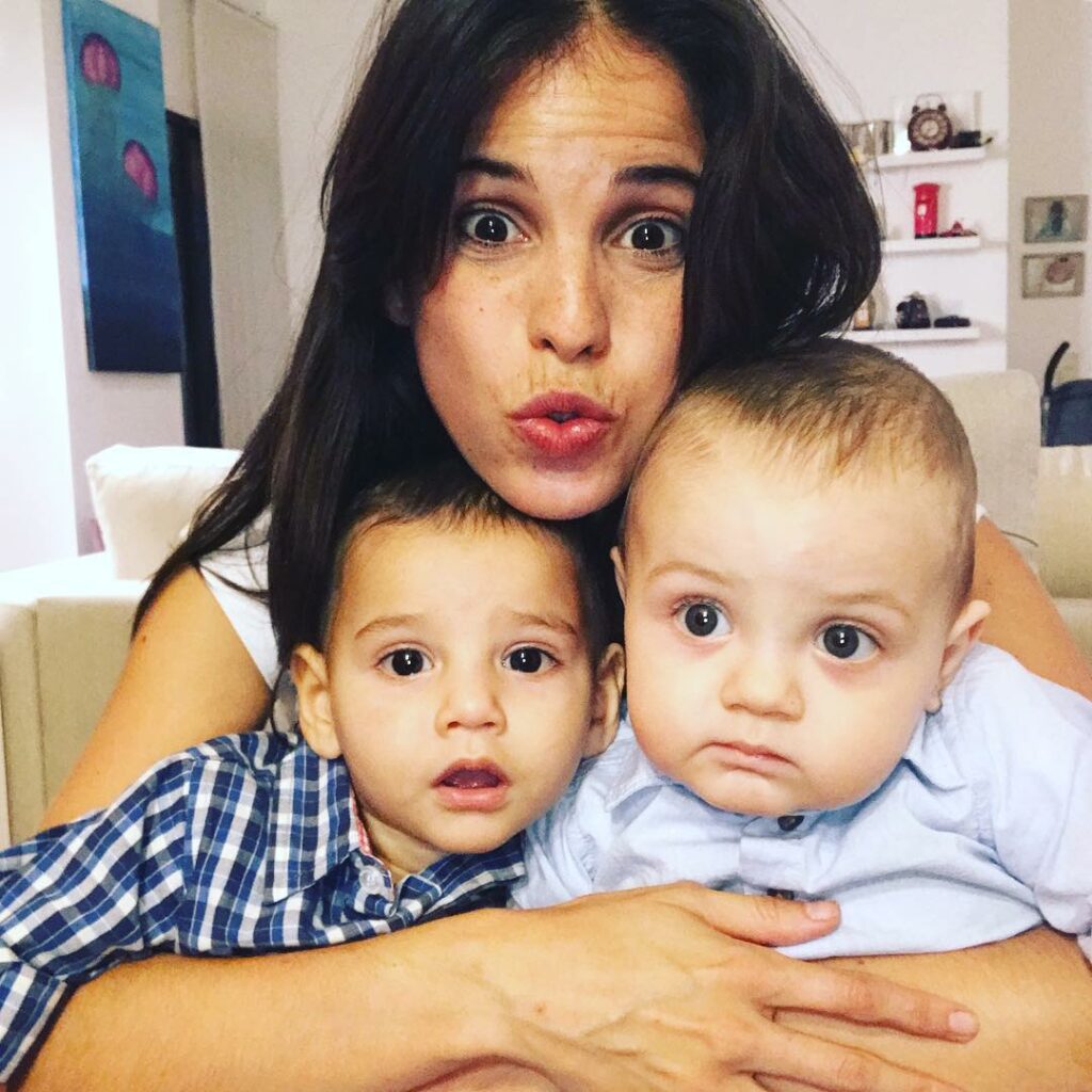 Cande Molfese: Los amo fuerte! Mis bebes #Lolo #Felipau Tener sobrinos es todo!!!!
Yo pienso … Los amo fuerte! Mis bebes #Lolo #Felipau Tener sobrinos es todo!!!!
Yo pienso ...