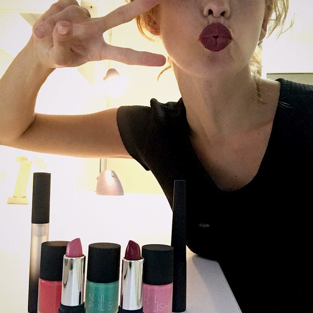 Preparandome para la noche de viernes y lo hago con los nuevos make ups de @47st...