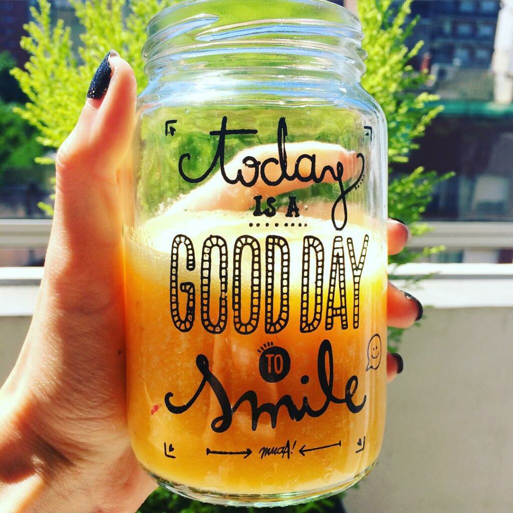 Today is good day to smile  Buen día!!!!! 
Arrancar con un licuado de durazno y ...
