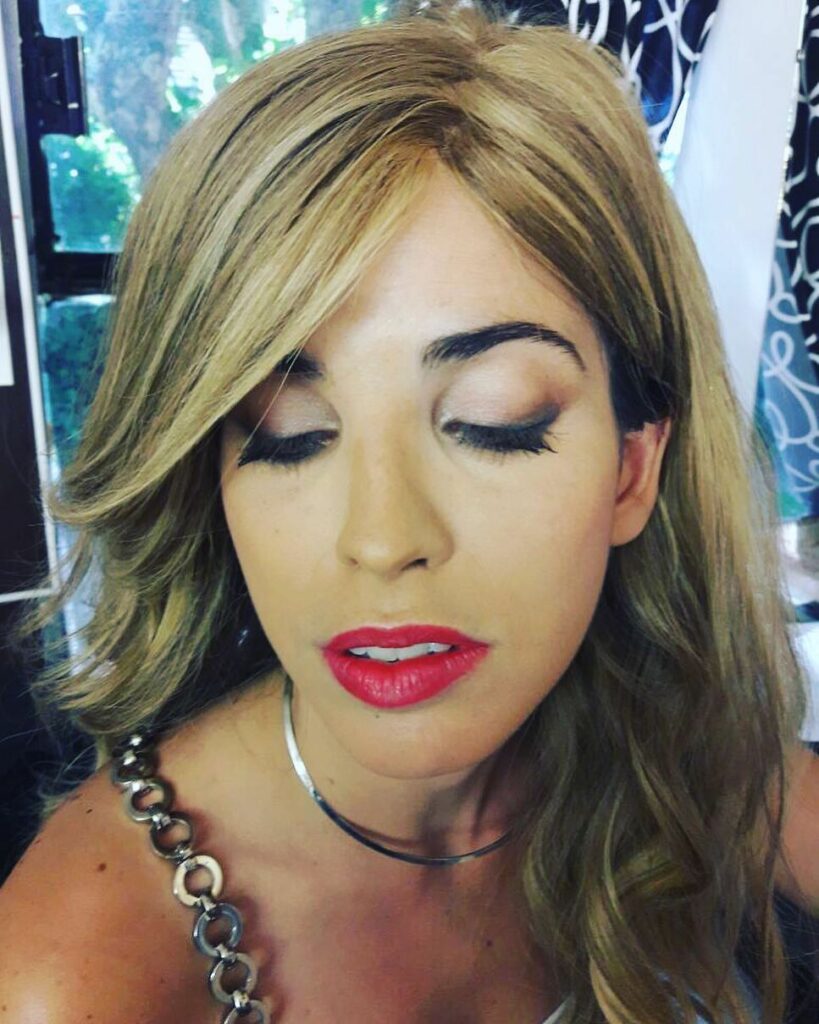 Ella es #NataliaJoven me encanta mi profesión xq puedo jugar y cambiar completam...