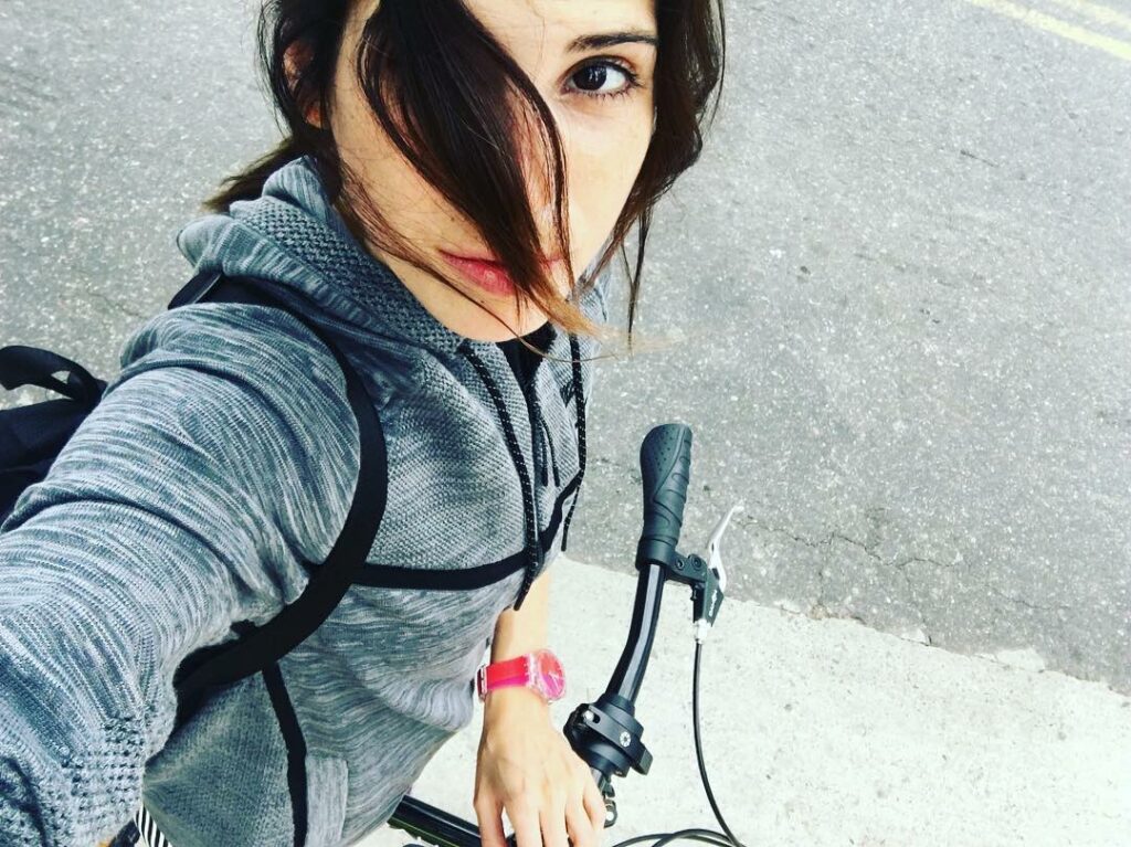 Buen Día ! Mi mejor amiga la bici y yo !  Levantarse agarrar la bici y encarar e...