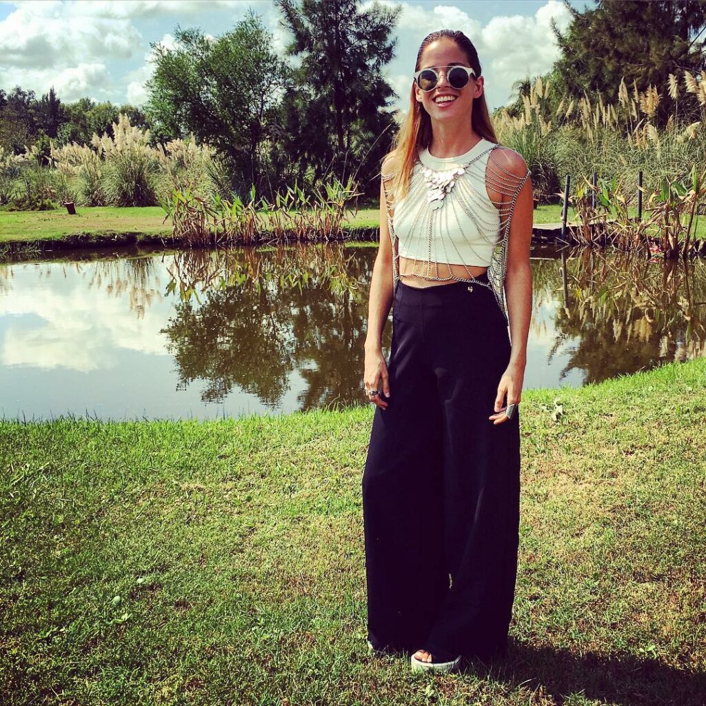 Hoy estoy de festejo! Y mi look va de la mano de @muaaoriginal #CandeMolfeseLook...