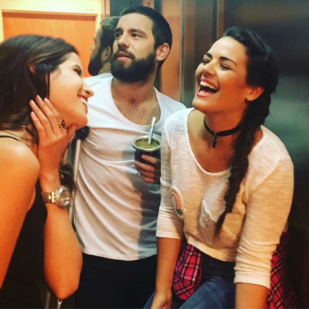 Aquí hay equipo y del bueno!  @micavazquezok @cachetesierra los adoro!...