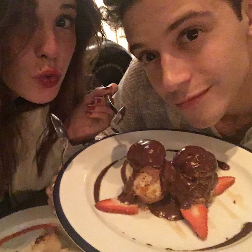 Comida romántica  en @6tobrasserie con @ruggeropasquarelli  Comimos de 10! Y lo ...