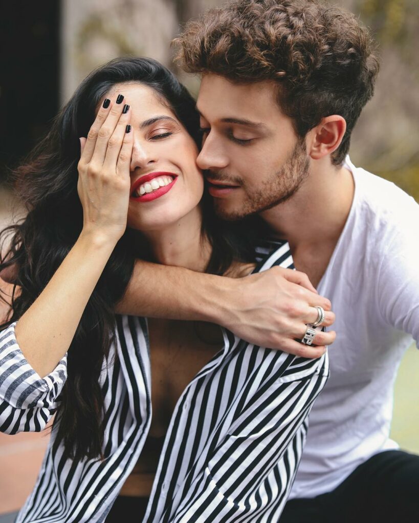 Cande Molfese: El amore ! @ruggeropasquarelli Hola amigos! Como andan estés jueves ? Hoy hay … El amore ! @ruggeropasquarelli Hola amigos! Como andan estés jueves ? Hoy hay ...
