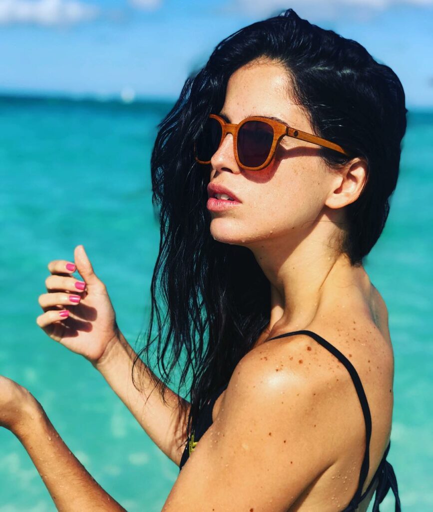 Ve ra no !  Te amo!  Así me preparo yo para la Noche Buena !  Tomando sol  Hoy m...